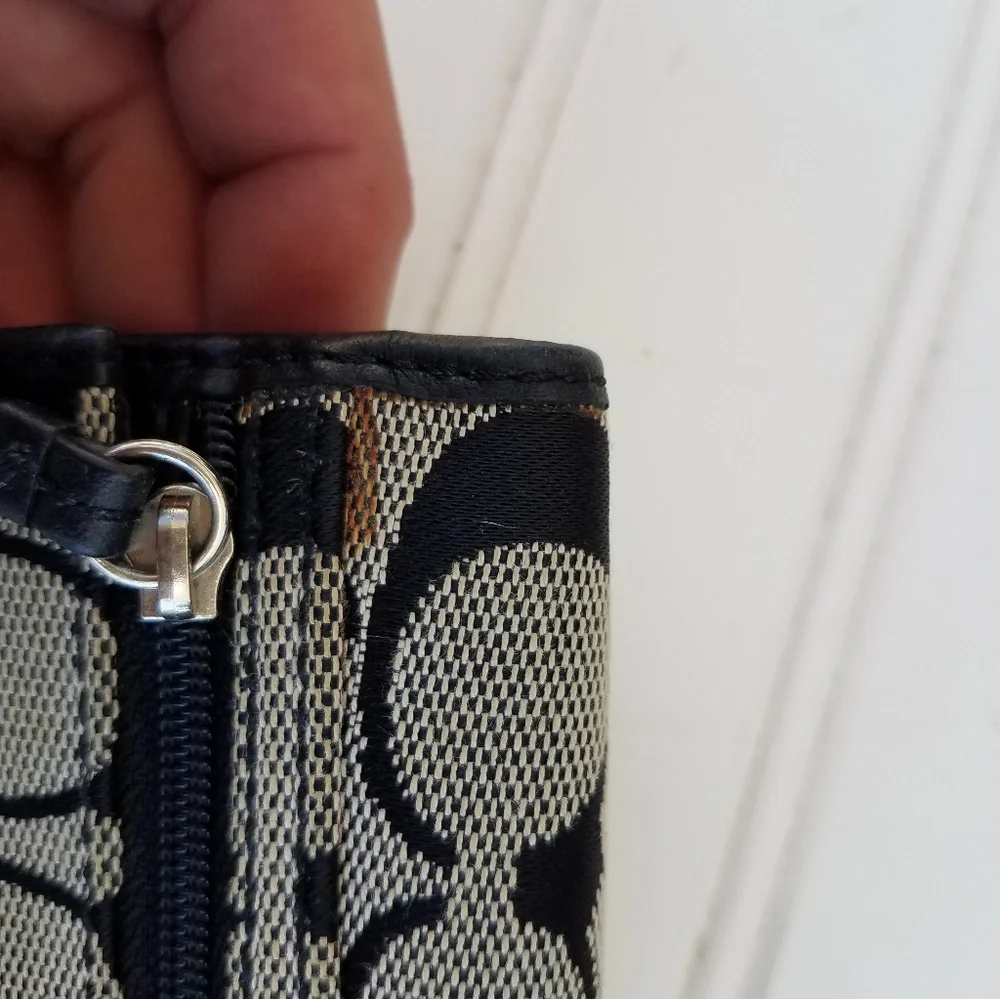 3pc. COACH bundle - Picture 5 of 8